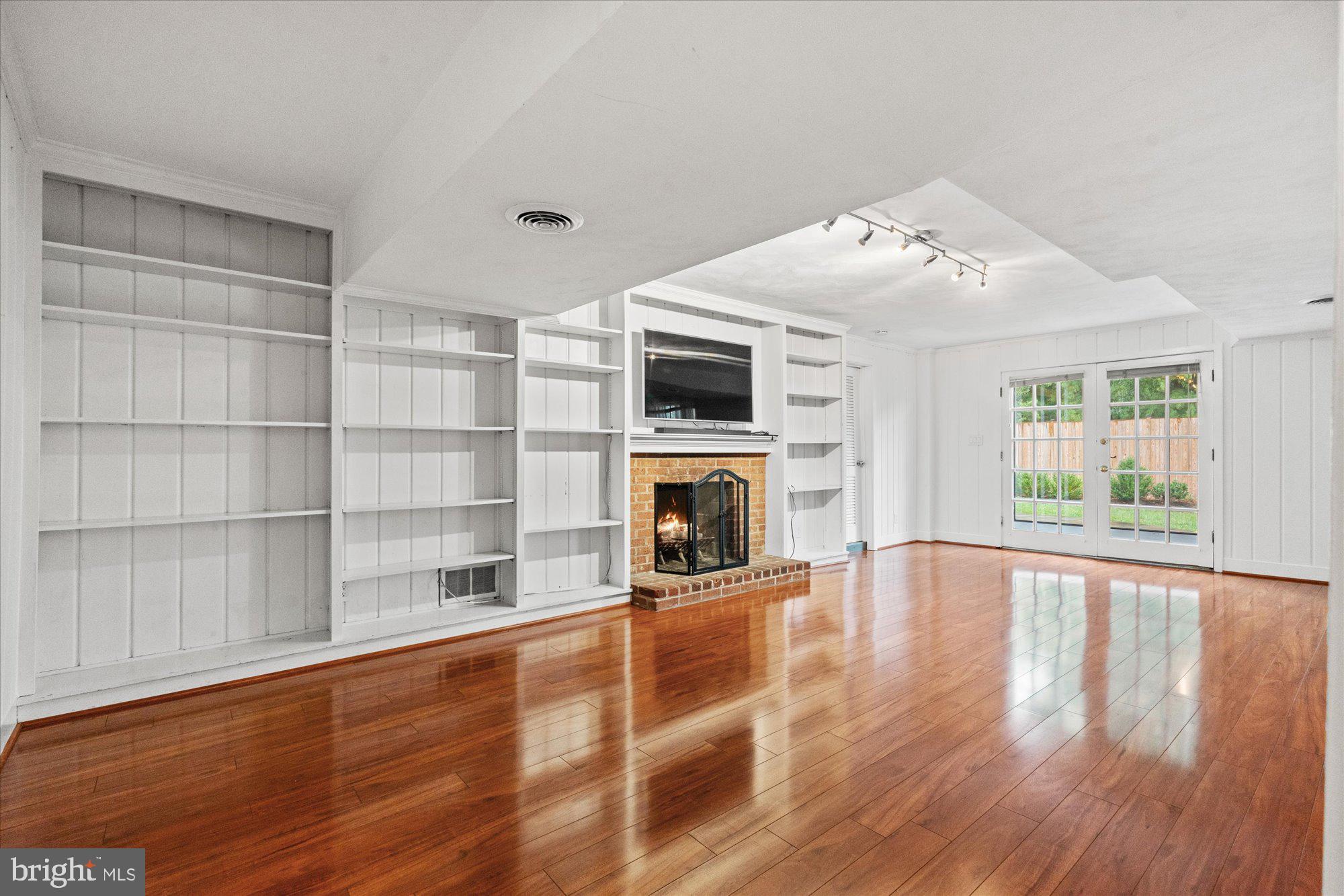 COLLEGE PARK - Residential