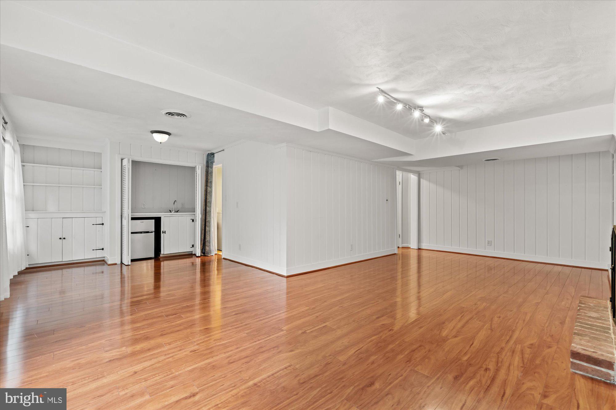 COLLEGE PARK - Residential