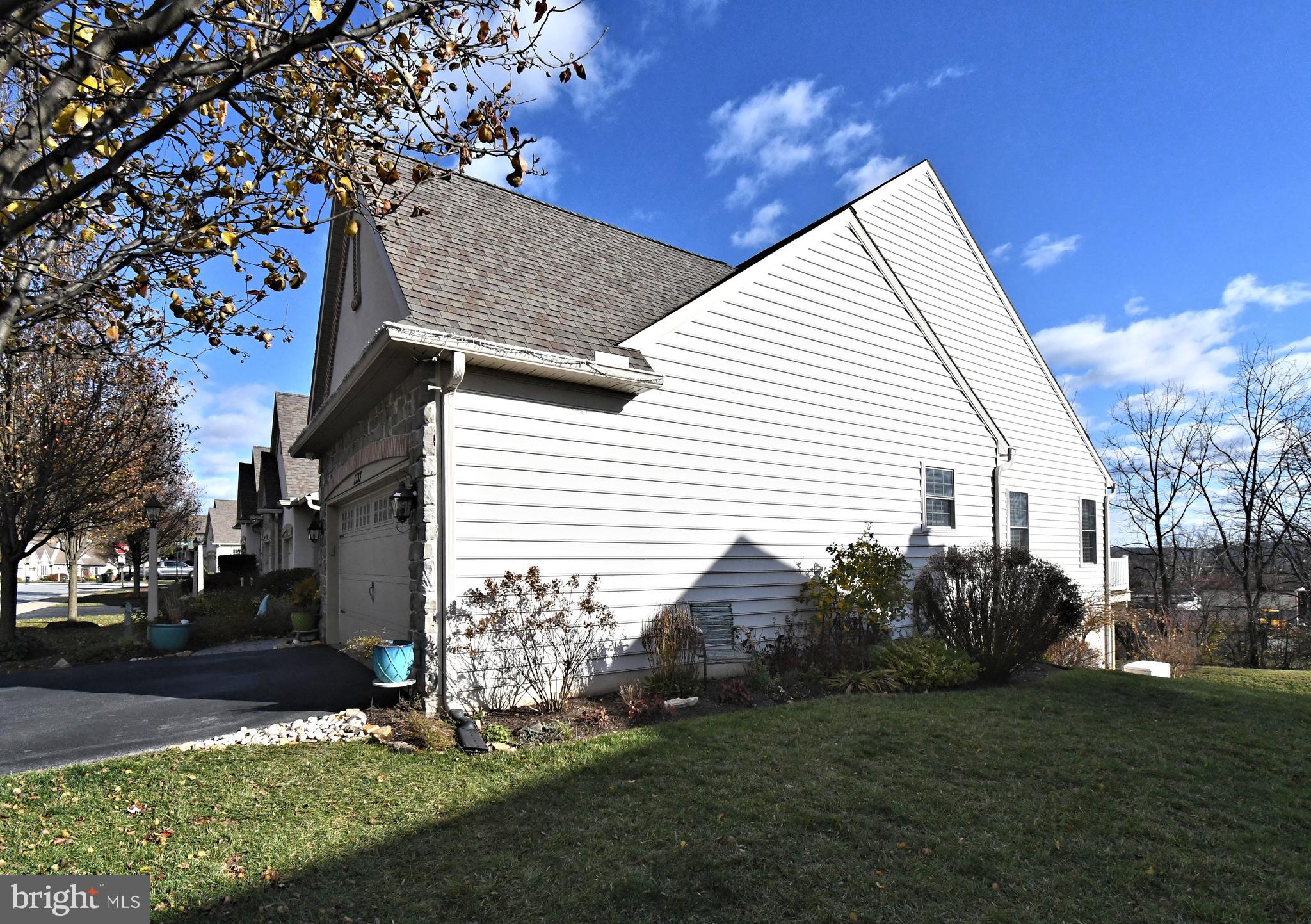 THE WOODS AT ROCK RAYMOND - Residential