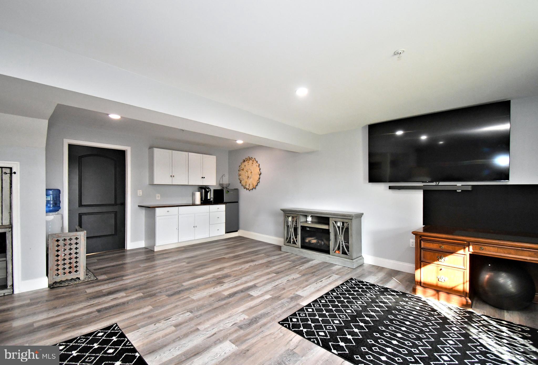 THE WOODS AT ROCK RAYMOND - Residential