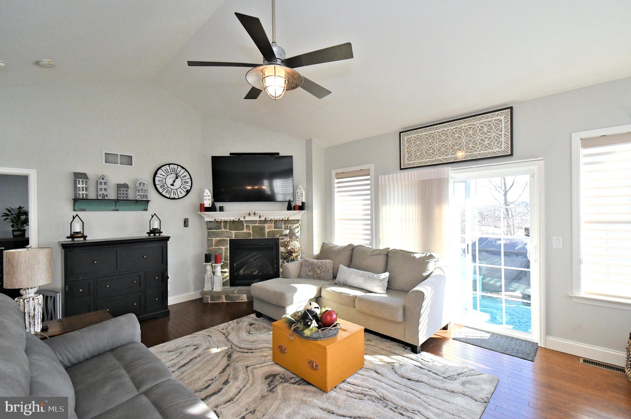 THE WOODS AT ROCK RAYMOND - Residential