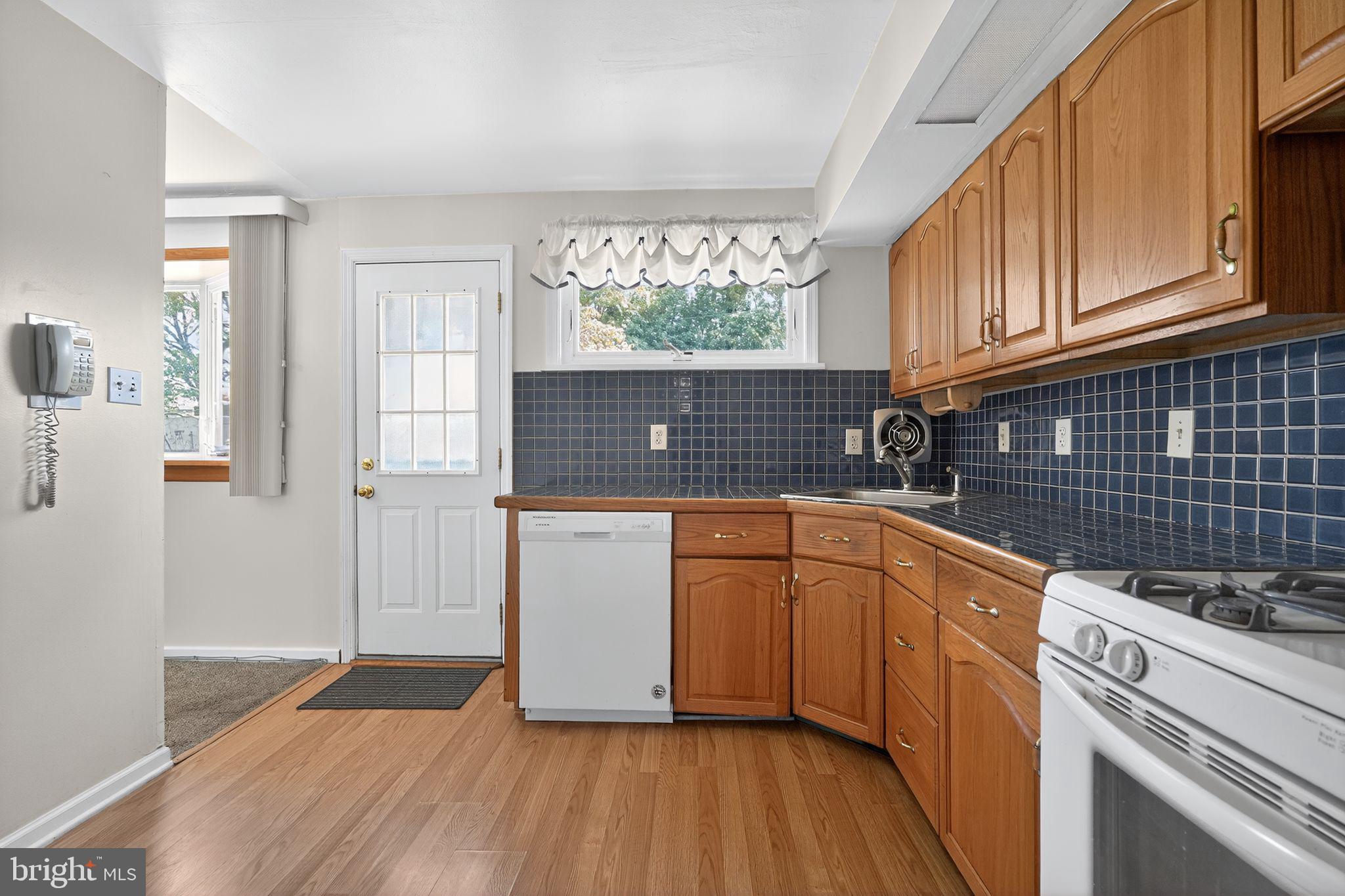 BUSTLETON - Residential