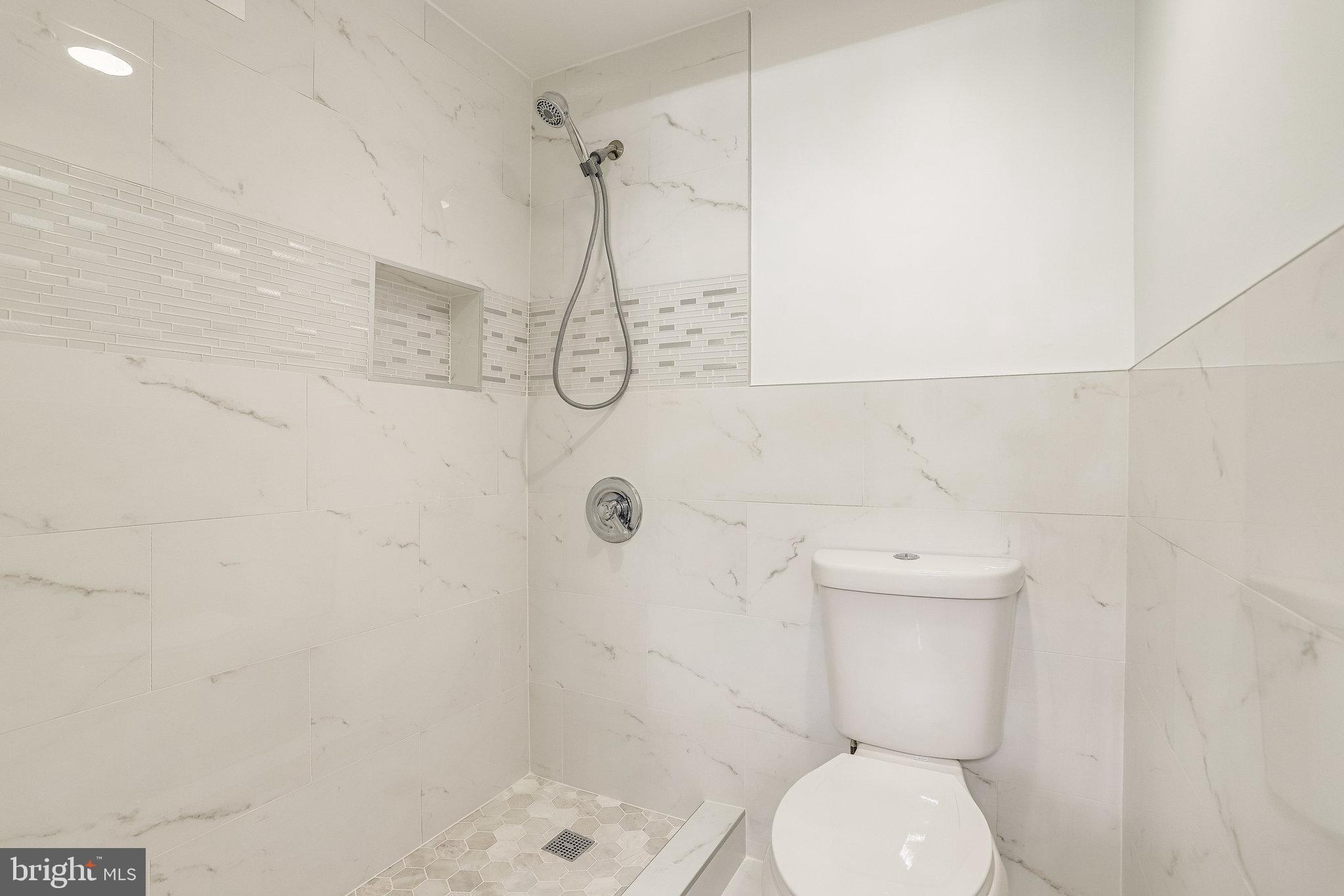 SKYLINE PLAZA - Residential