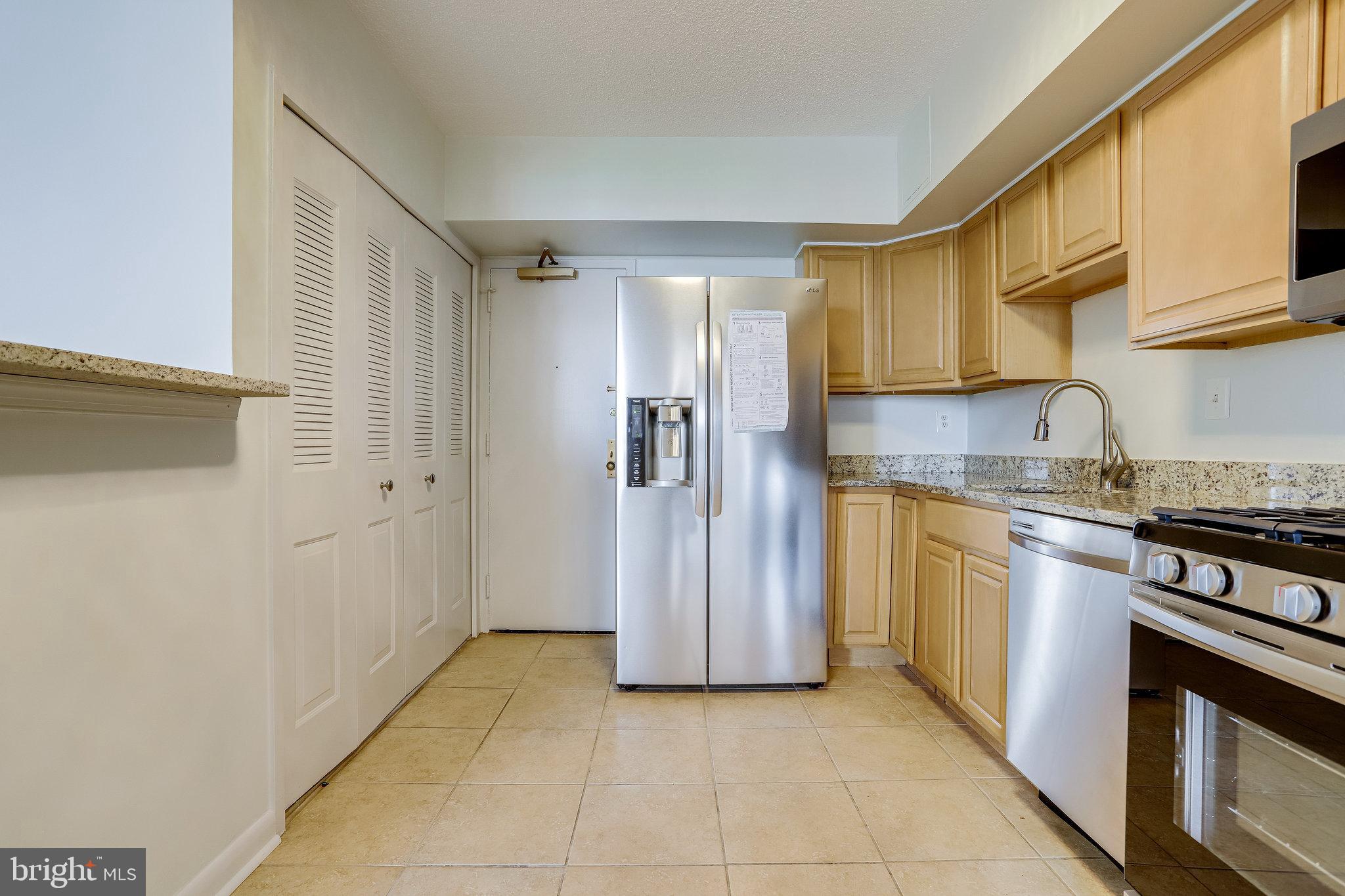 SKYLINE PLAZA - Residential