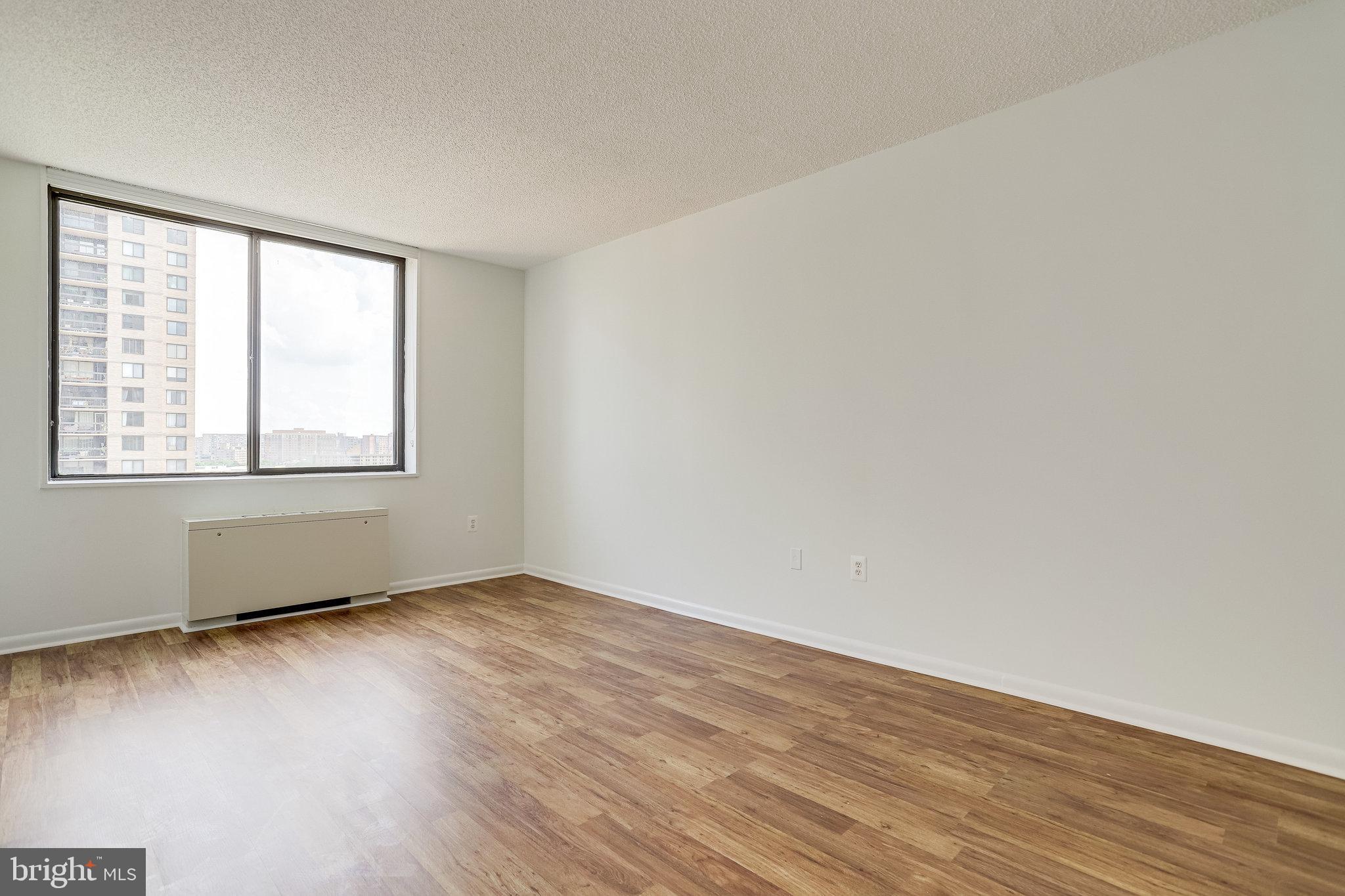 SKYLINE PLAZA - Residential