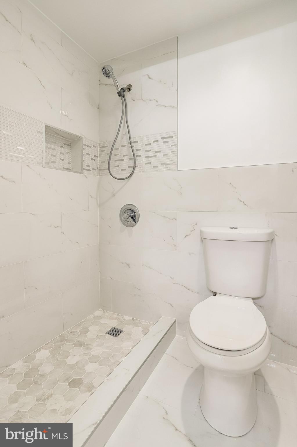 SKYLINE PLAZA - Residential