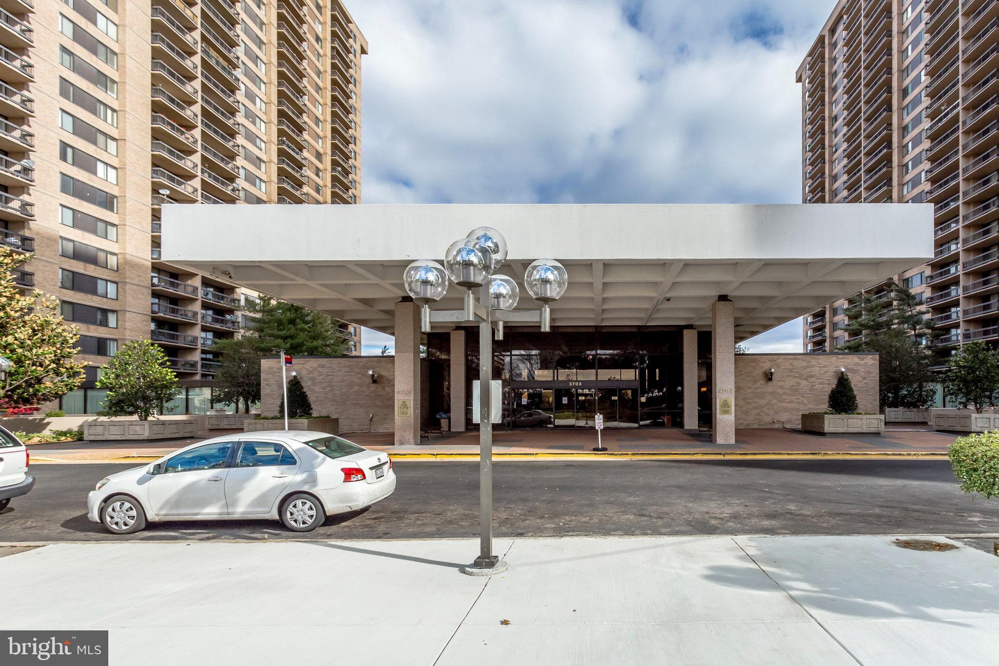 SKYLINE PLAZA - Residential