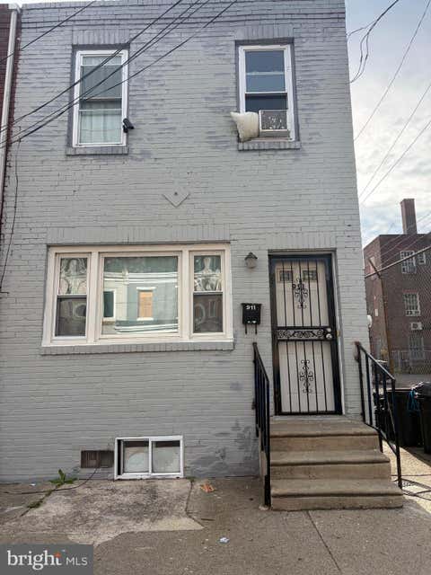 Townhouse For Sale - 911 S 8th Street<br/> CAMDEN, NJ 08103