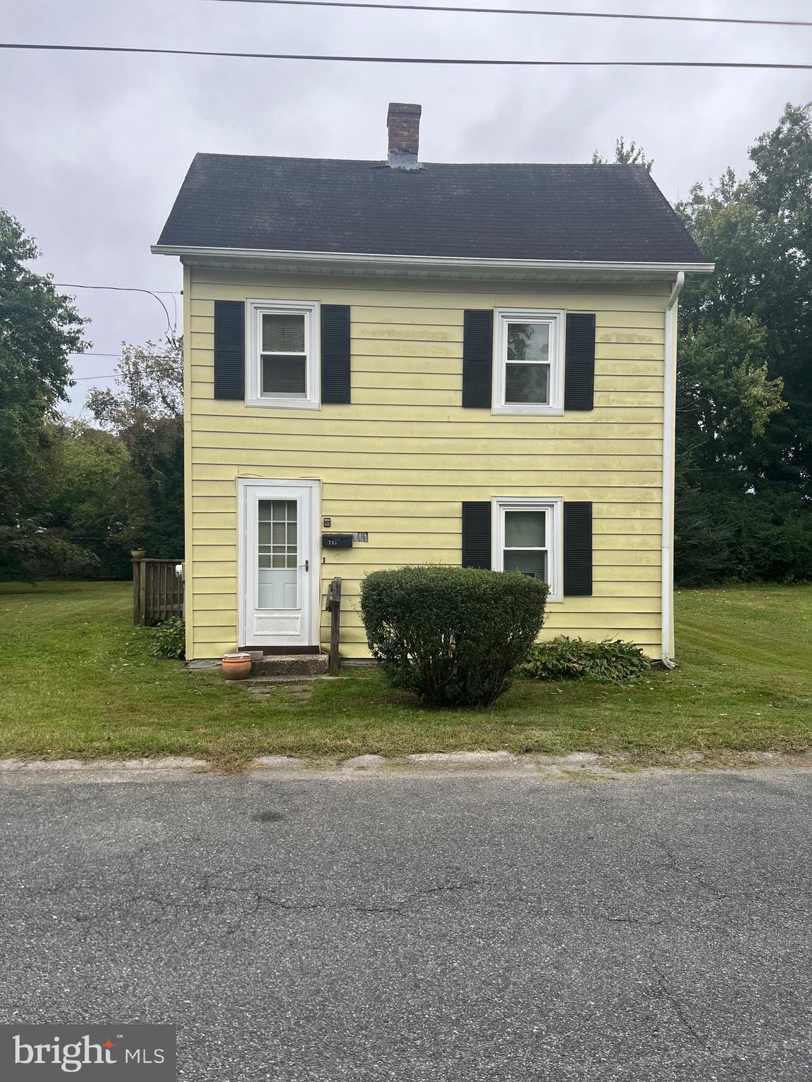 Looking for your next investment or a home with great potential? This 2-bedroom, 1-bath gem is waiting for the right buyer to bring it back to life. With a spacious lot, this property offers ample opportunity for customization. Whether you're an investor or someone seeking a project, this home could be the perfect canvas. Don't miss this diamond in the rough! Home is being sold As Is.