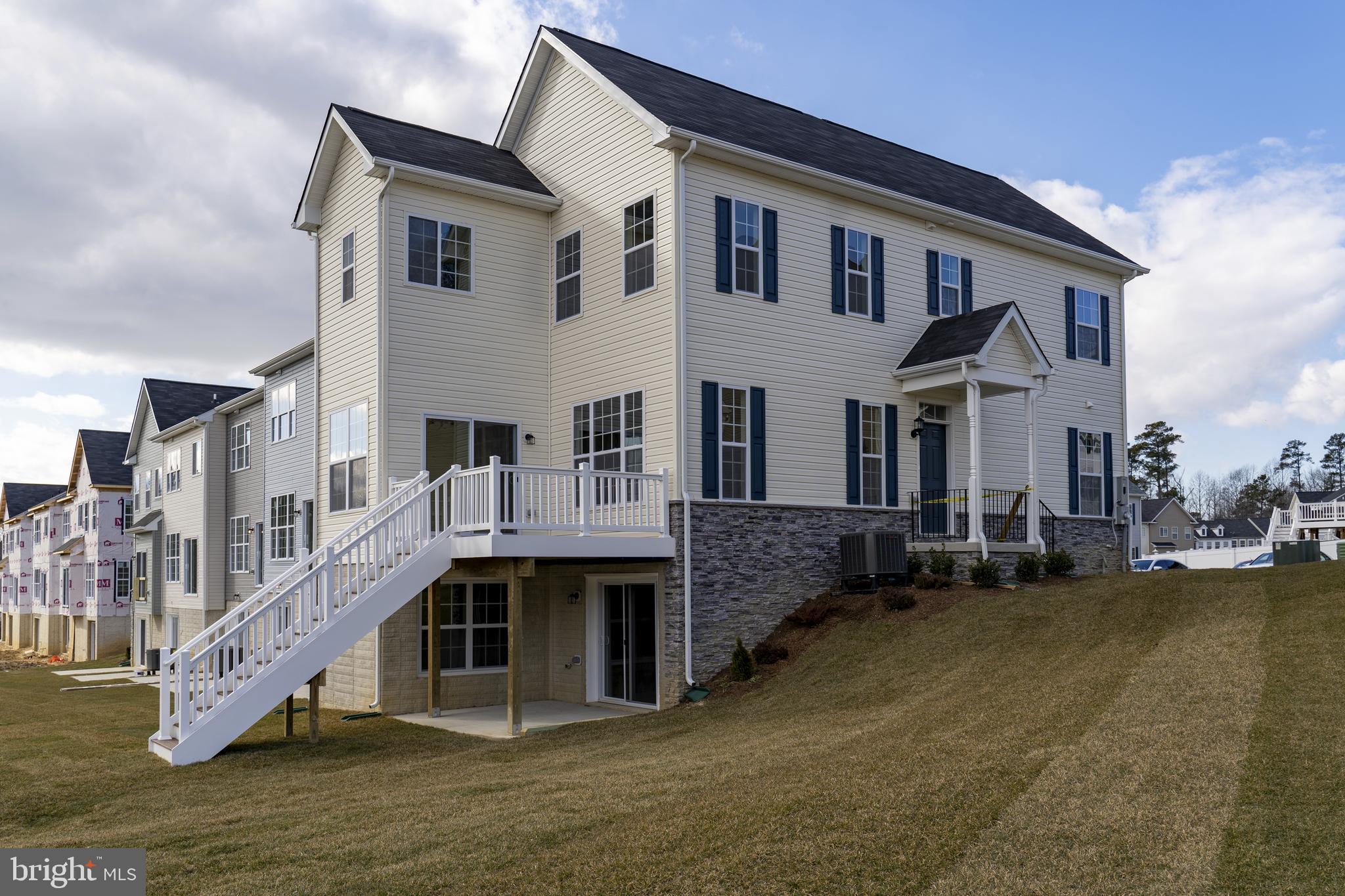 ELIZABETH HILLS - Residential