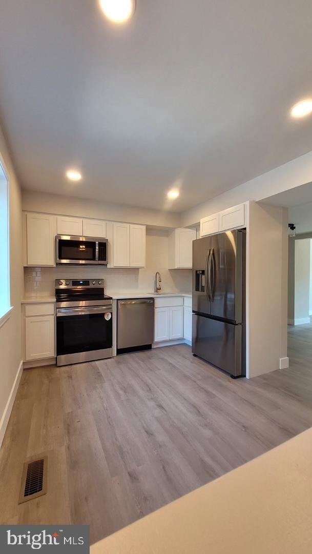 7458 HICKORY LOG CIRCLE