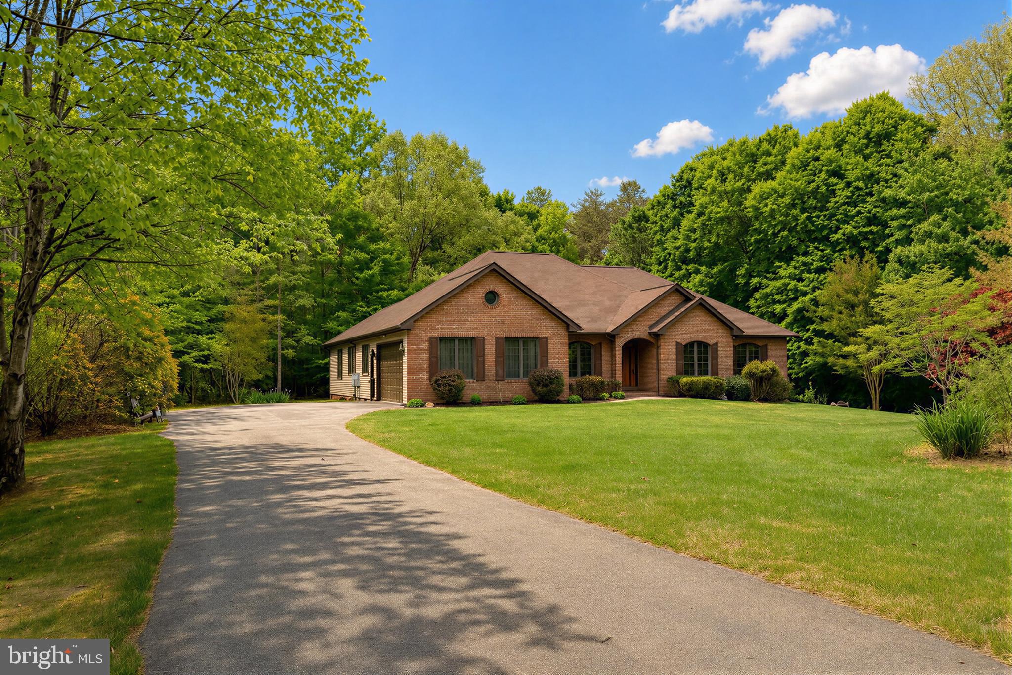 PINE POINTE WOODS - Residential