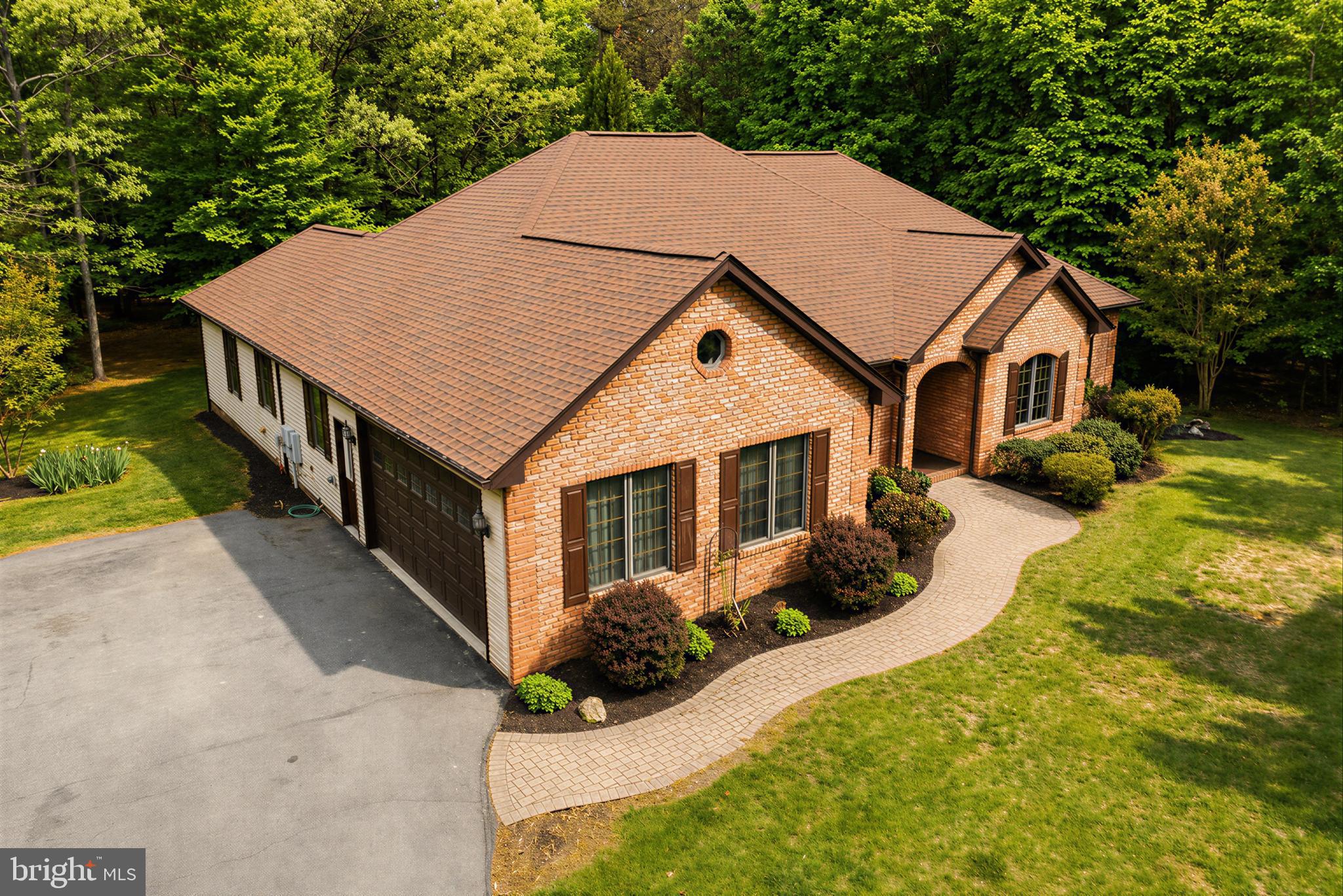 PINE POINTE WOODS - Residential