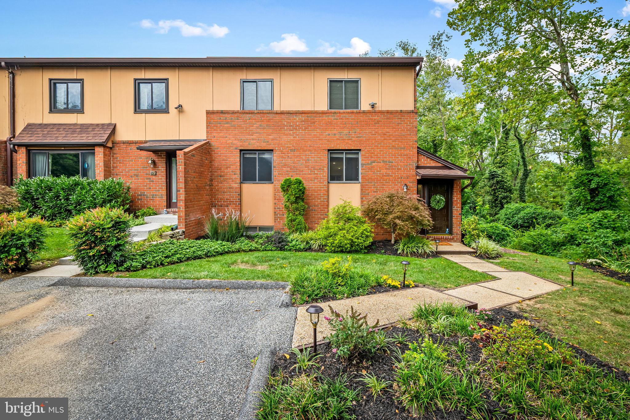 34 LACOSTA COURT
