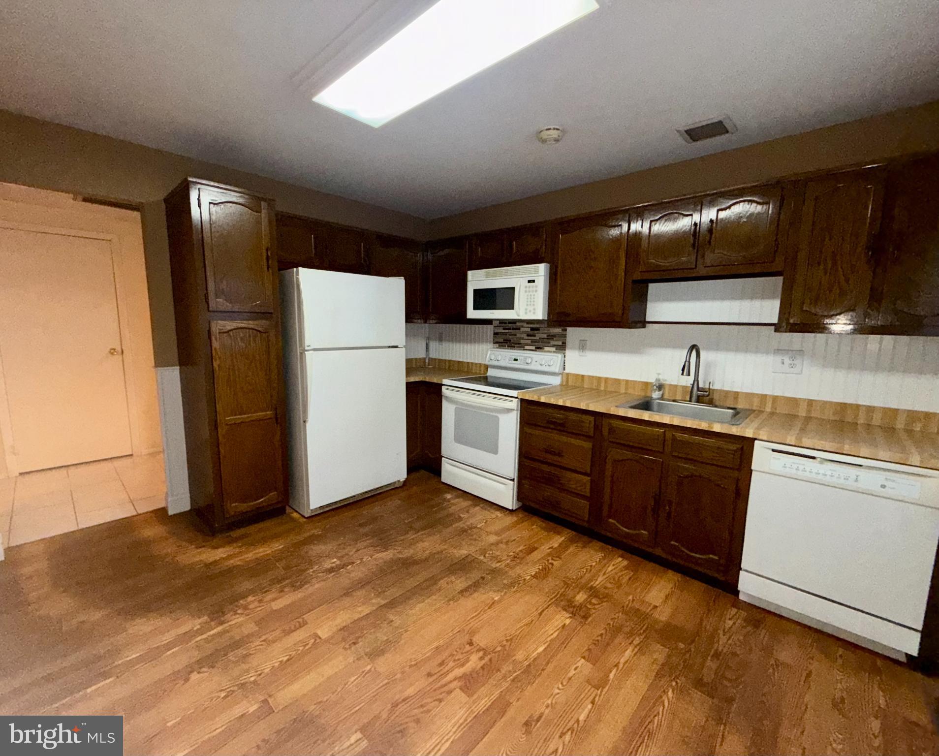 LEISURETOWNE - Residential