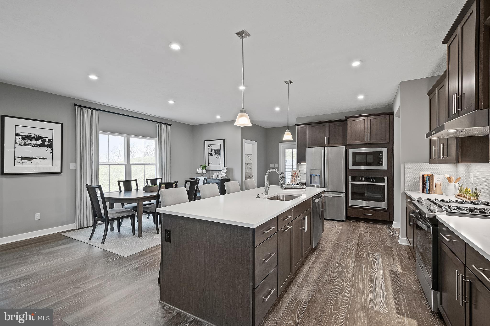 STRAY WINDS FARM - Residential