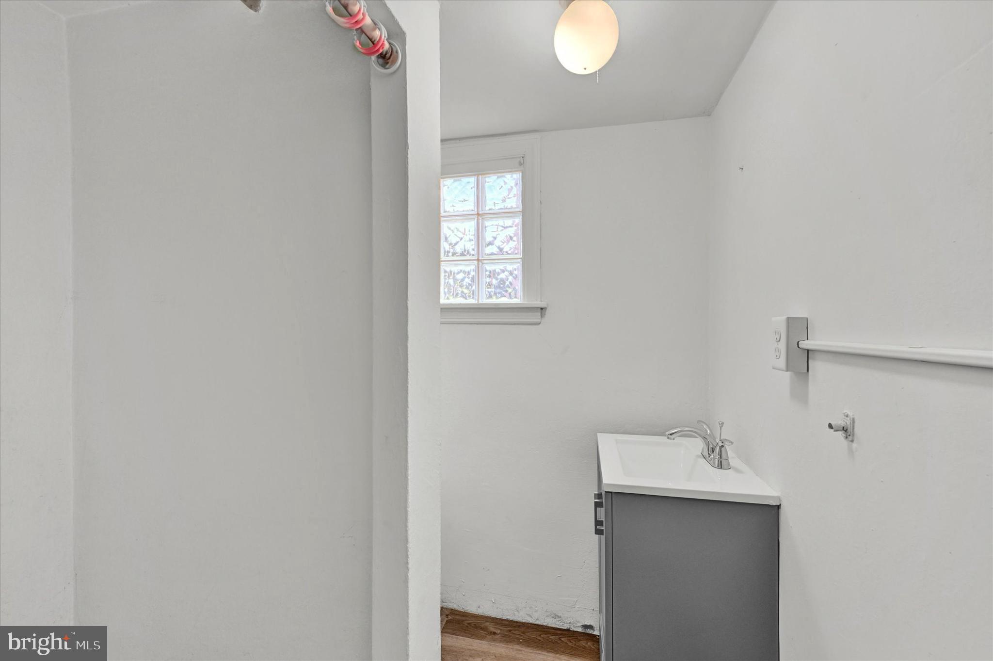 WEST HILLS - Residential