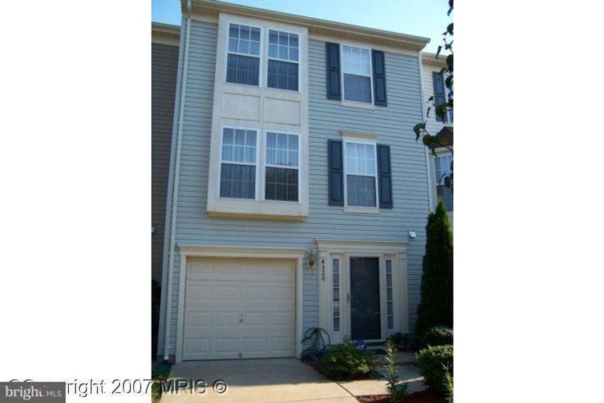 THIS LOVELY 3 LVL TOWN HOME IN GERMANNA POINT OFFERS 3 BDRMS,2 FULL BATHS & A 1/2 BATH,& RECESSED LIGHTING.CUSTOM DRAPERIES THRU-OUT THE HOME TOO!! THE LOWER LVL FEATURES A BEAUTIFUL ENTRY WAY LEADING TO A SPACIOUS FAM ROOM.MAIN LVL OFFERS A HUGE LIVING ROOM, KITCHEN & FORMAL DINING AREA & UPPER LEVEL HAS 3 BEDROOMS & LARGE WALK-IN CLOSET & 2 FULL BATHS. BEAUTIFUL TOUCHES IN THE HOME.