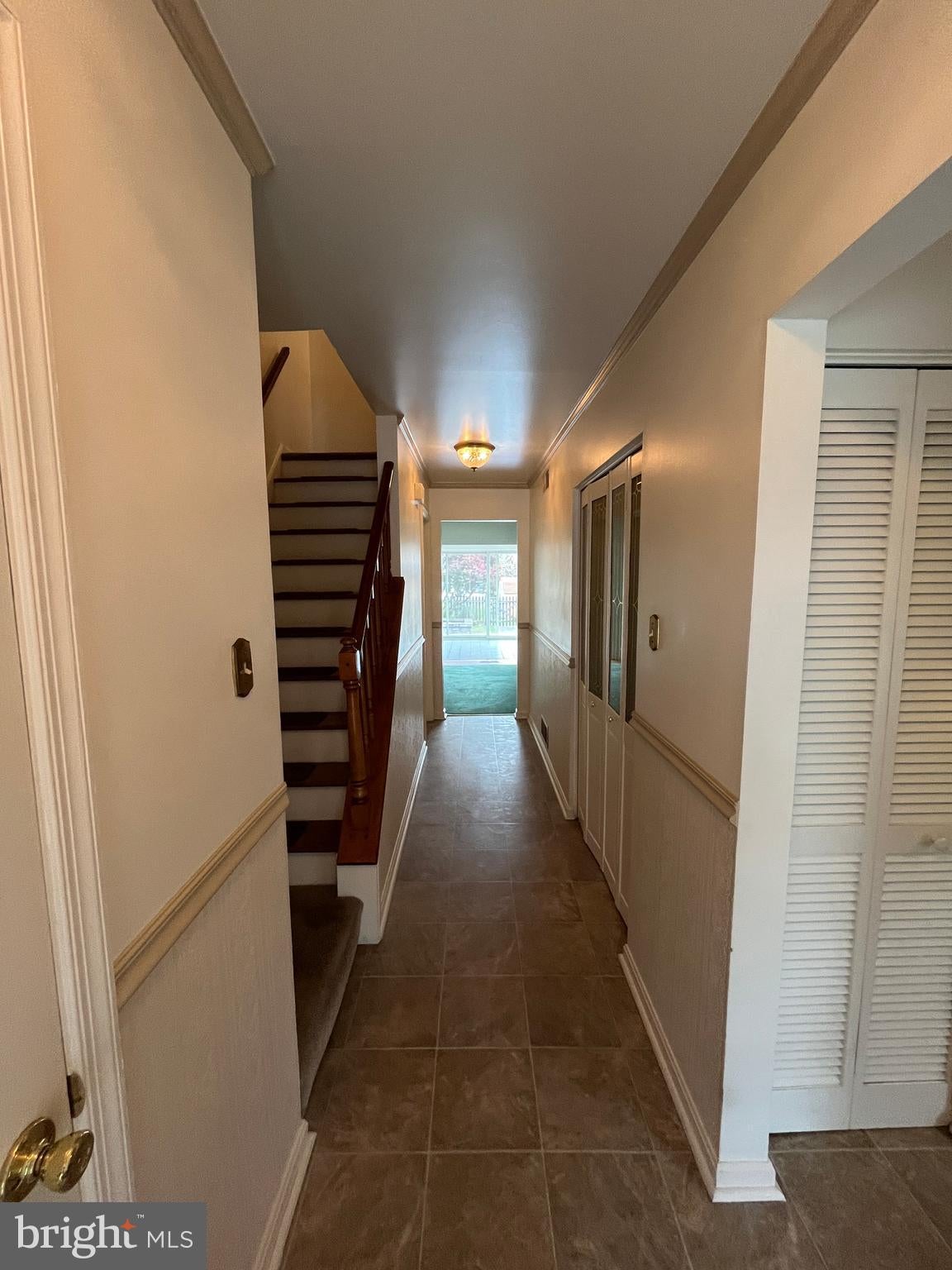 841 WOODLAWN DRIVE