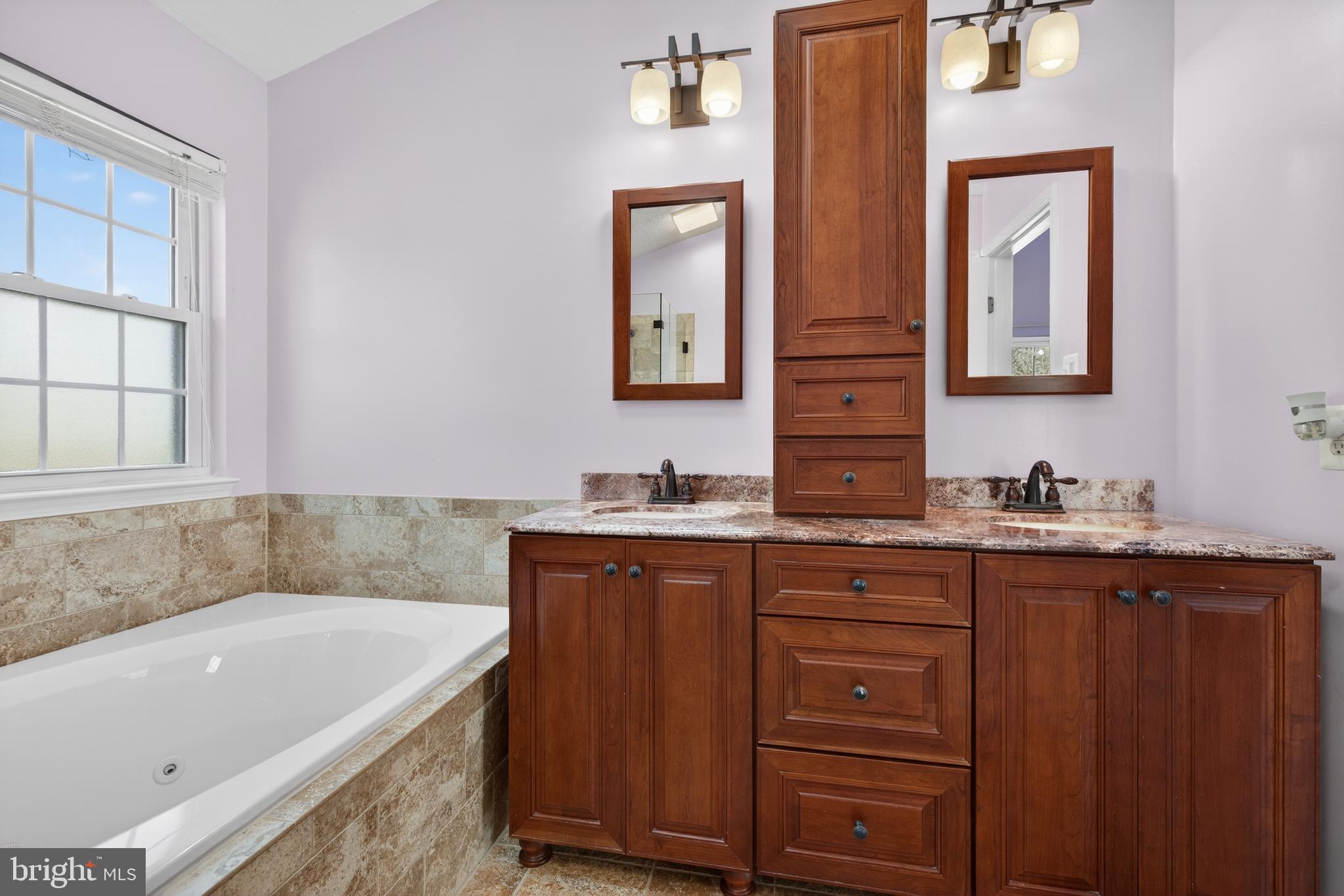 EMERALD FARM - Residential