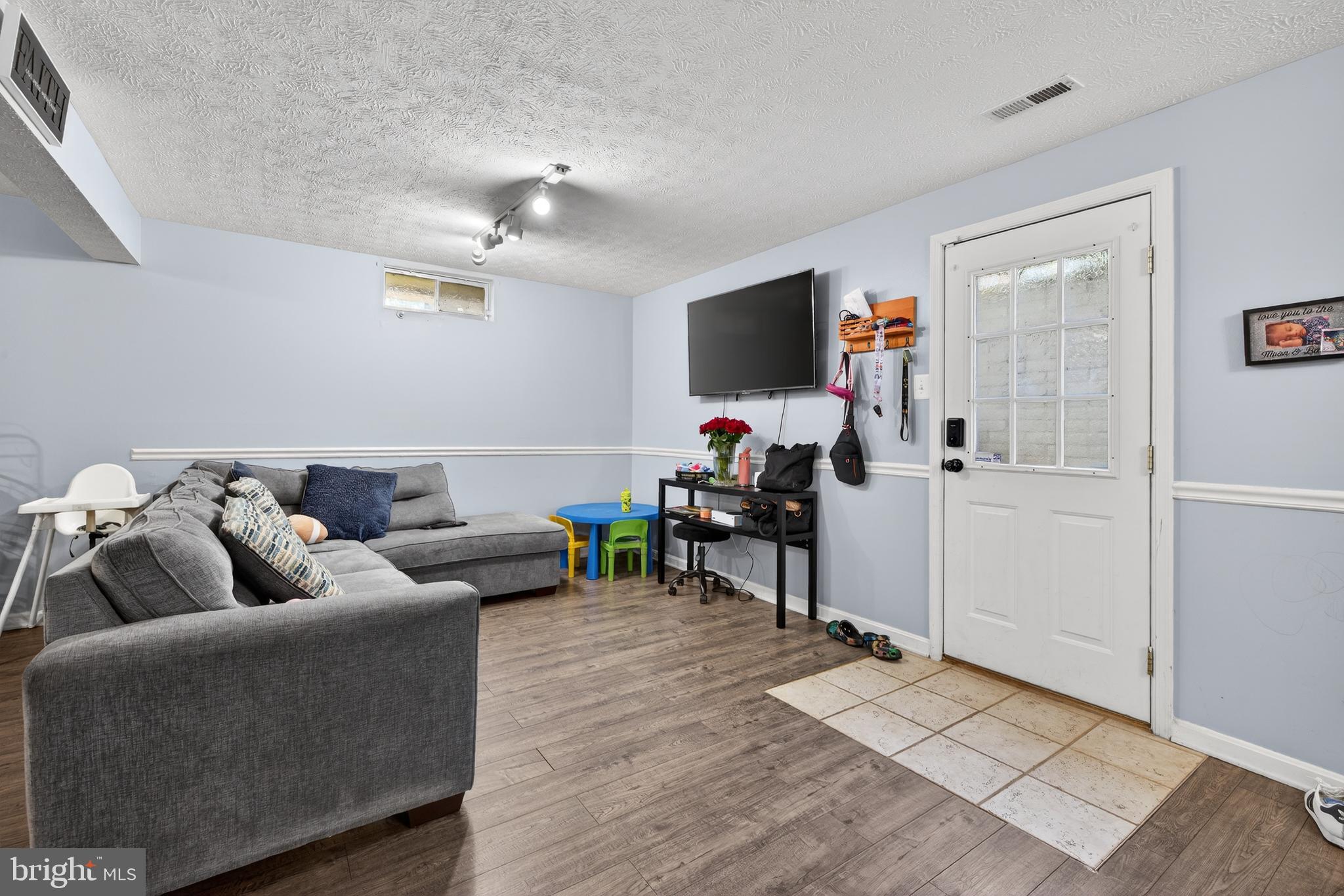 EMERALD FARM - Residential