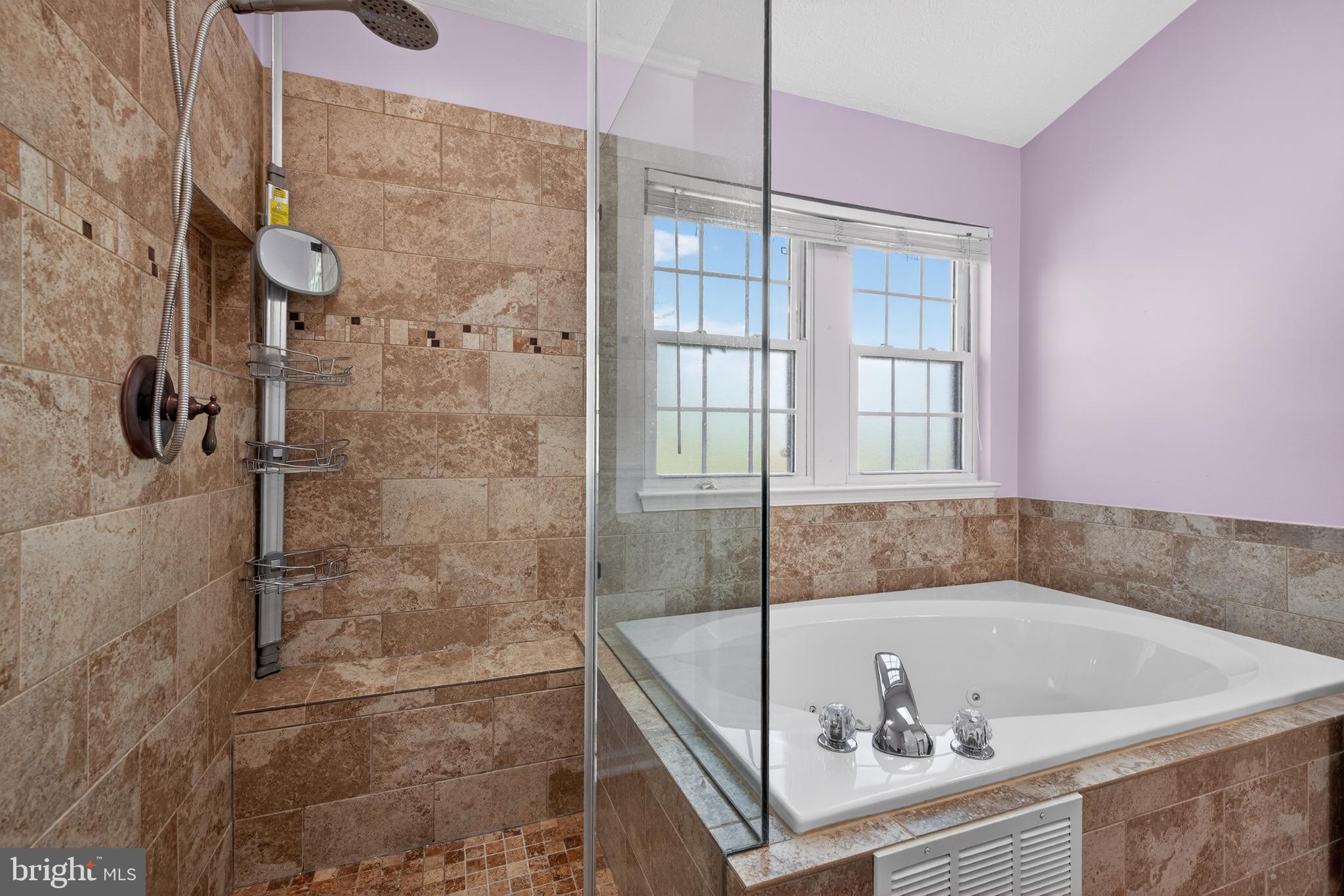 EMERALD FARM - Residential