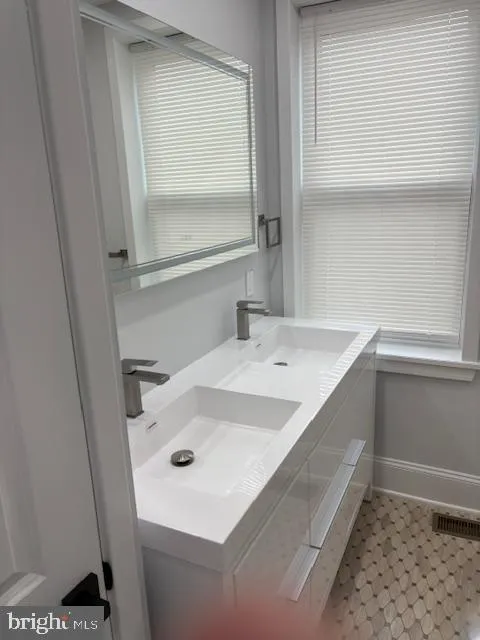 Philadelphia, Pennsylvania 19145, United States, 3 Bedrooms Bedrooms, ,2 BathroomsBathrooms,Residential,Coming Soon,171751