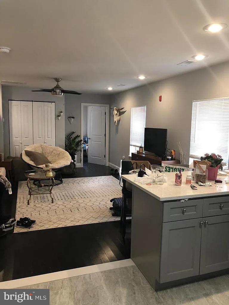 PASSYUNK SQUARE - Commercial Sale