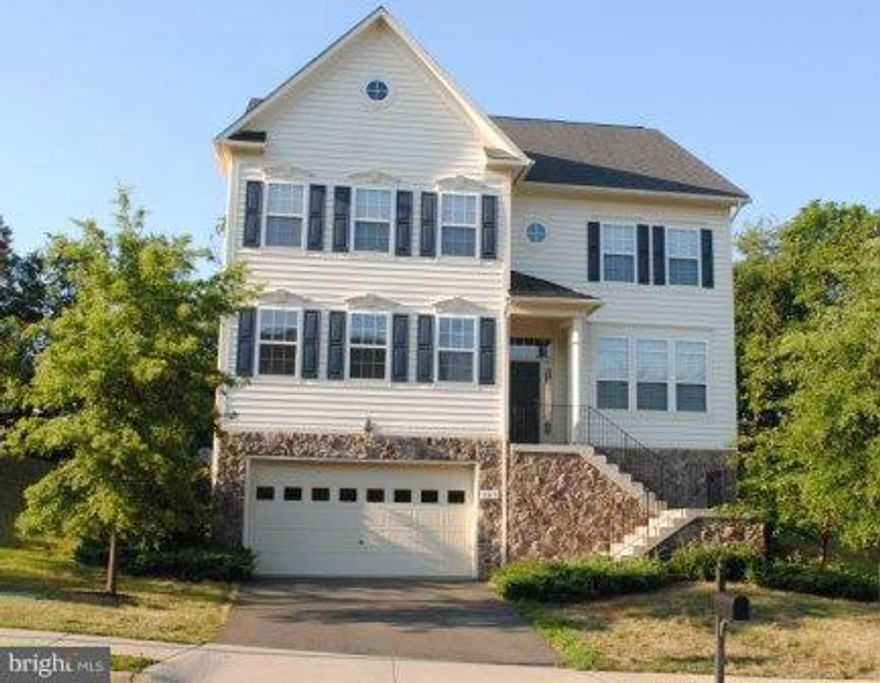 Wonderful home w/ over 3500 sqft of living space on 2 level. features including gourmet kitchen, w/42" cabinets granite countertop, center island w/gas rang and D wall oven. great room on the main level which could be the 6th bedroom or office. M/bedroom w/ luxury bath & 2 walk-in closets. High efficiency W/D. Internet wire in every room. New deck, close to village Sq & lee park rec & more.