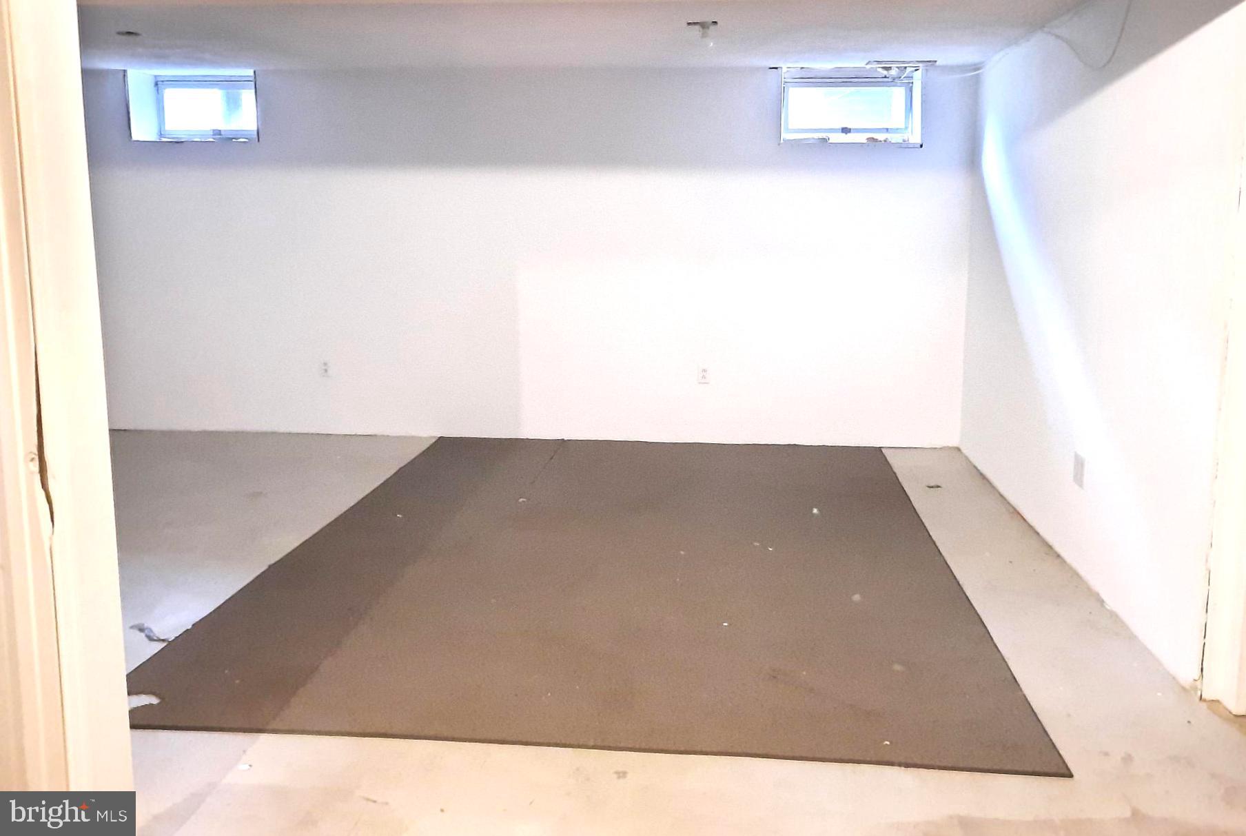 CLOVERFIELD MANOR - Residential Lease