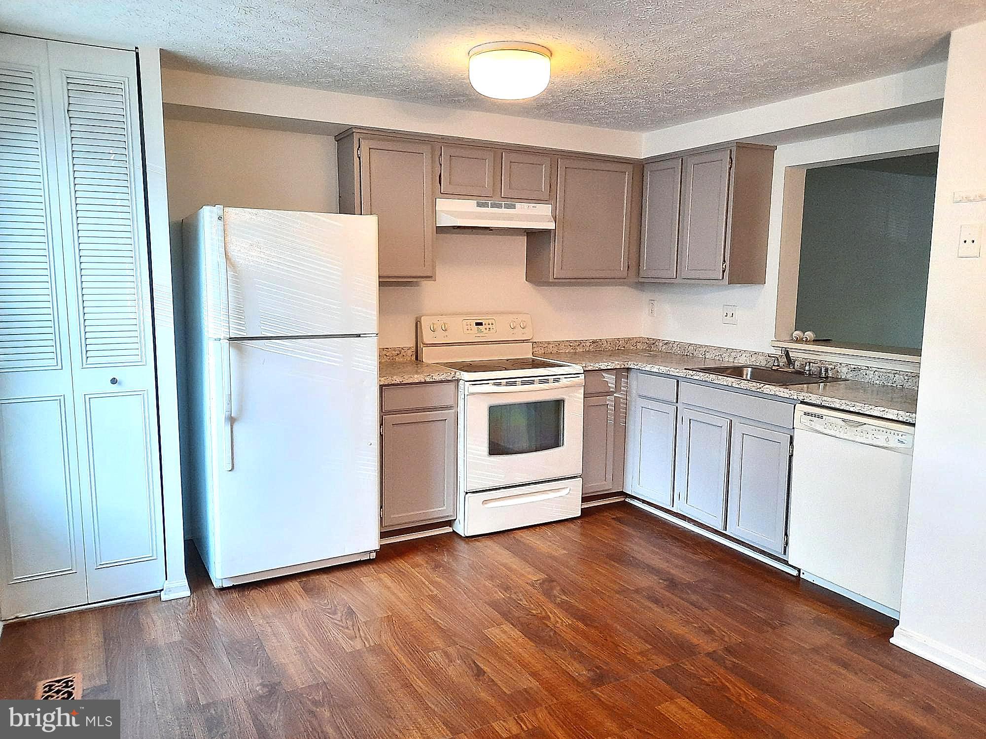 CLOVERFIELD MANOR - Residential Lease