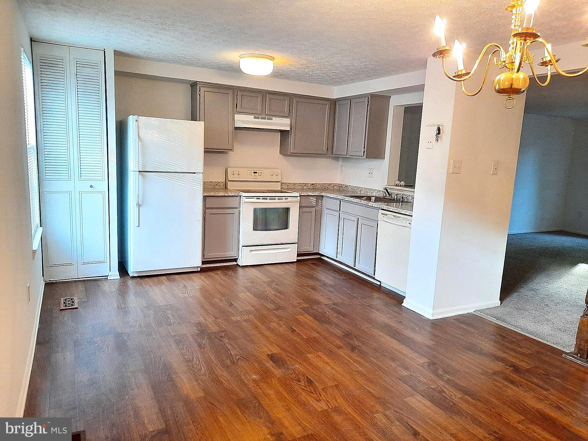 CLOVERFIELD MANOR - Residential Lease