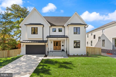 Photo of 858 N Frederick Street, ARLINGTON, VA 22205 (MLS # VAAR2081162)