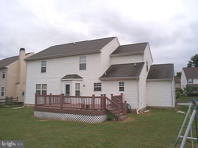 136 W Flagstone Drive, Newark, DE 19702