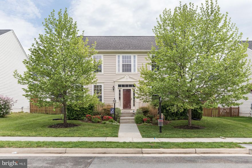 4 BR, 2 1/2 BA Single Family in beautiful and growing Lovettsville. Home features 9 ft ceilings, wood and laminate flooring on main and upper levels, stainless high-end appliances, designer back splash, gas fireplace, all just freshly painted.  Outdoors enjoy great deck, mountain views, large wood fenced yard, large carriage house garage. Great community and schools. You will love Lovettsville!