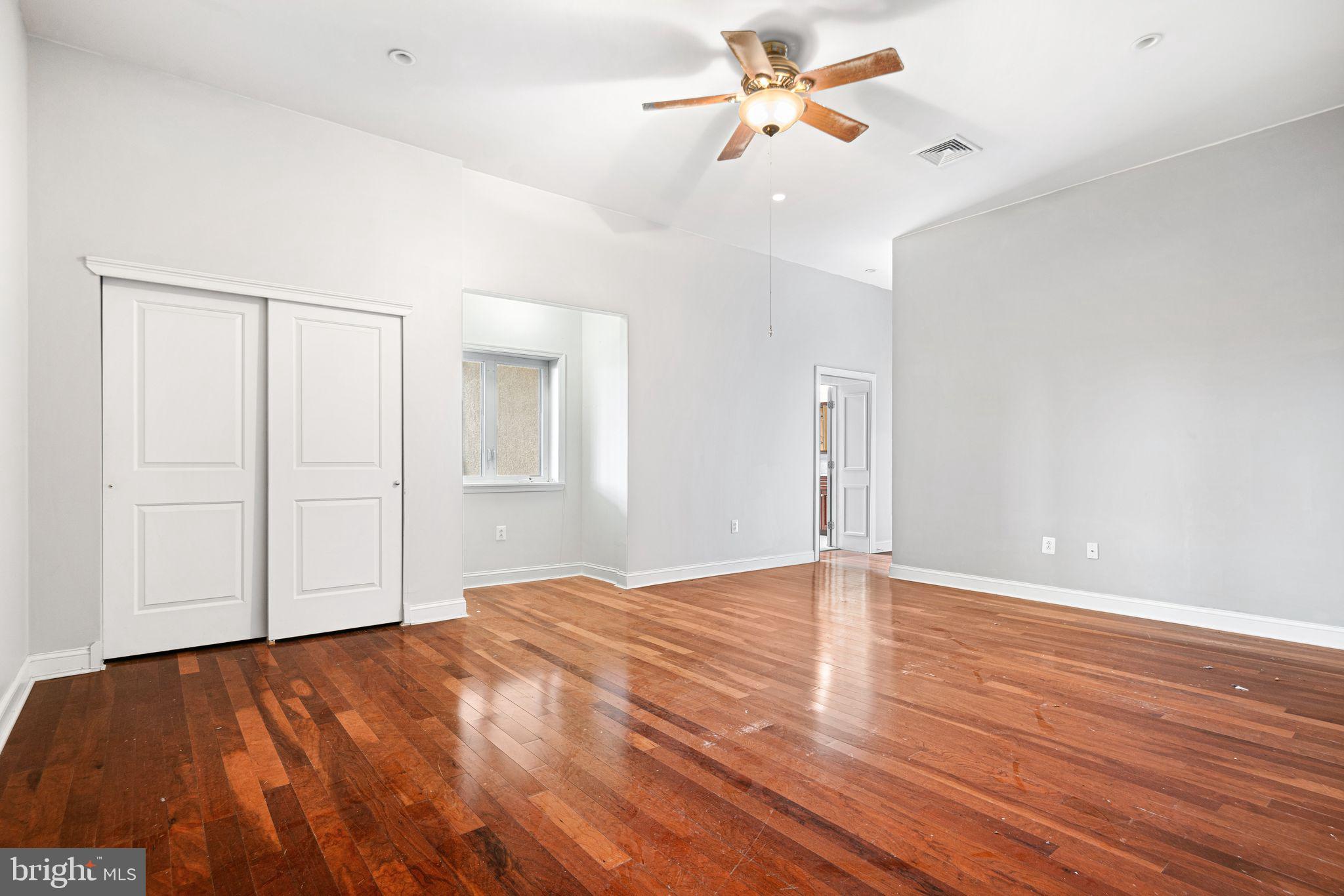 LOWER MOYAMENSING - Commercial Sale