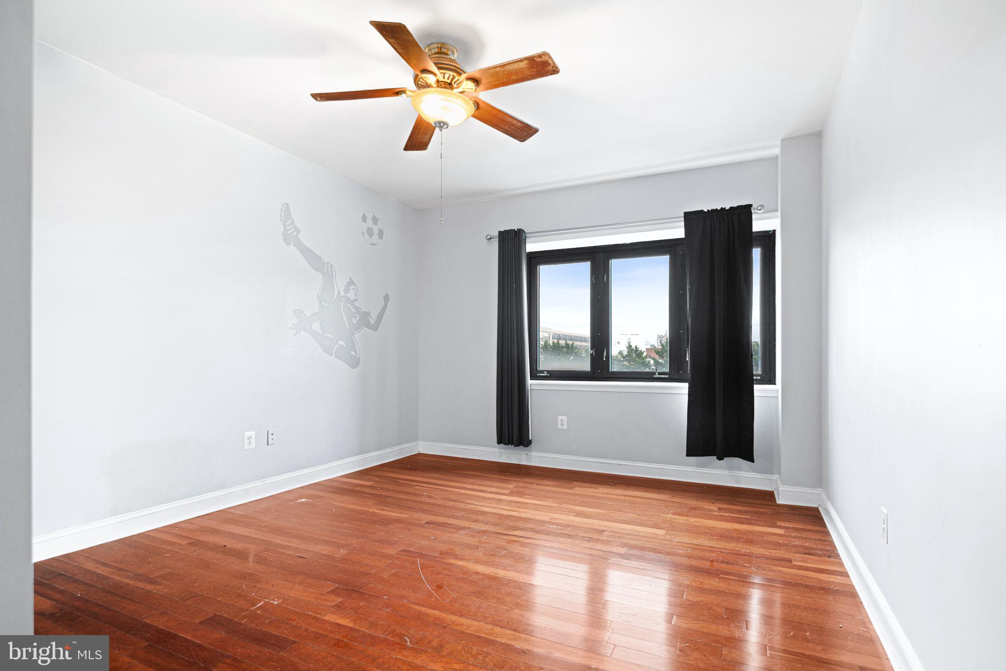 LOWER MOYAMENSING - Commercial Sale