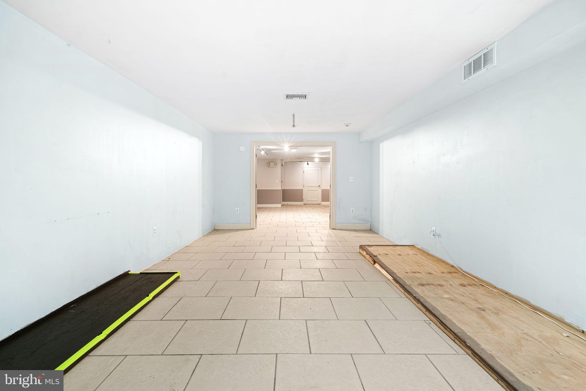 LOWER MOYAMENSING - Commercial Sale