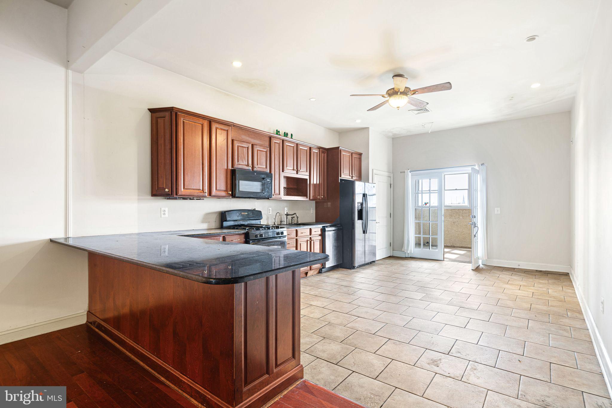 LOWER MOYAMENSING - Commercial Sale