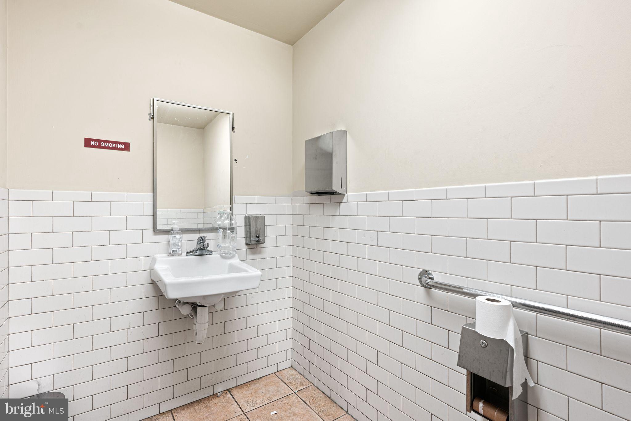 LOWER MOYAMENSING - Commercial Sale