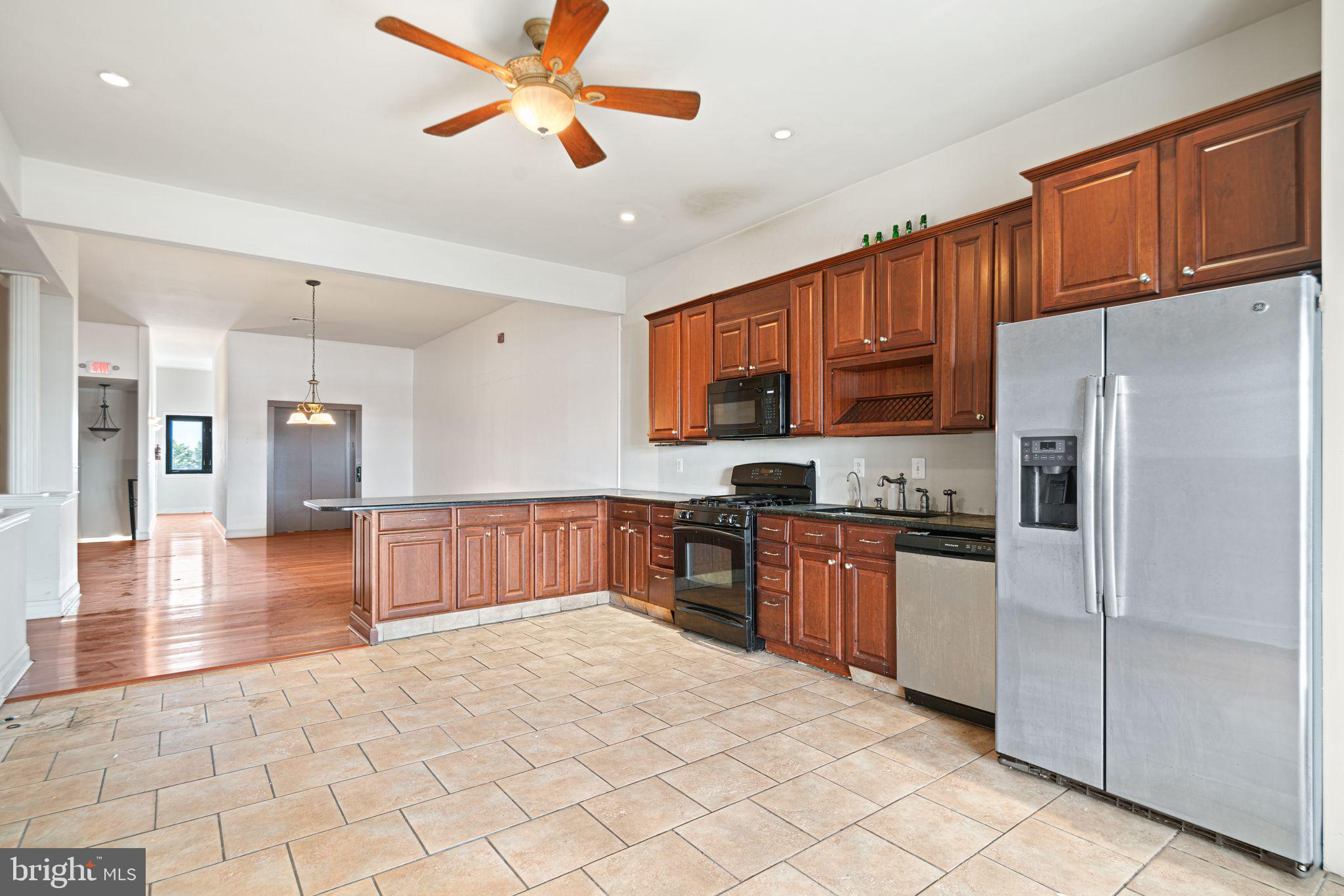 LOWER MOYAMENSING - Commercial Sale