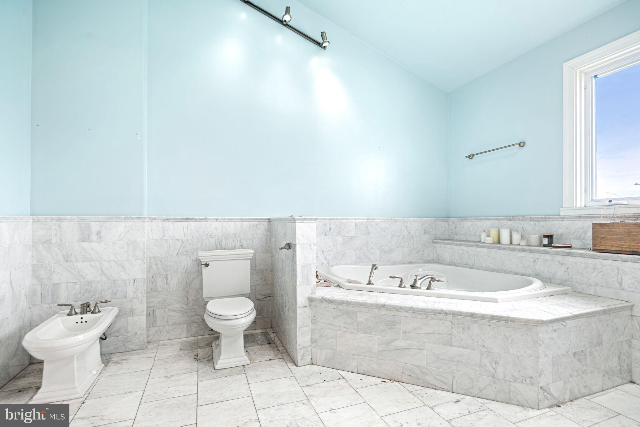 LOWER MOYAMENSING - Commercial Sale
