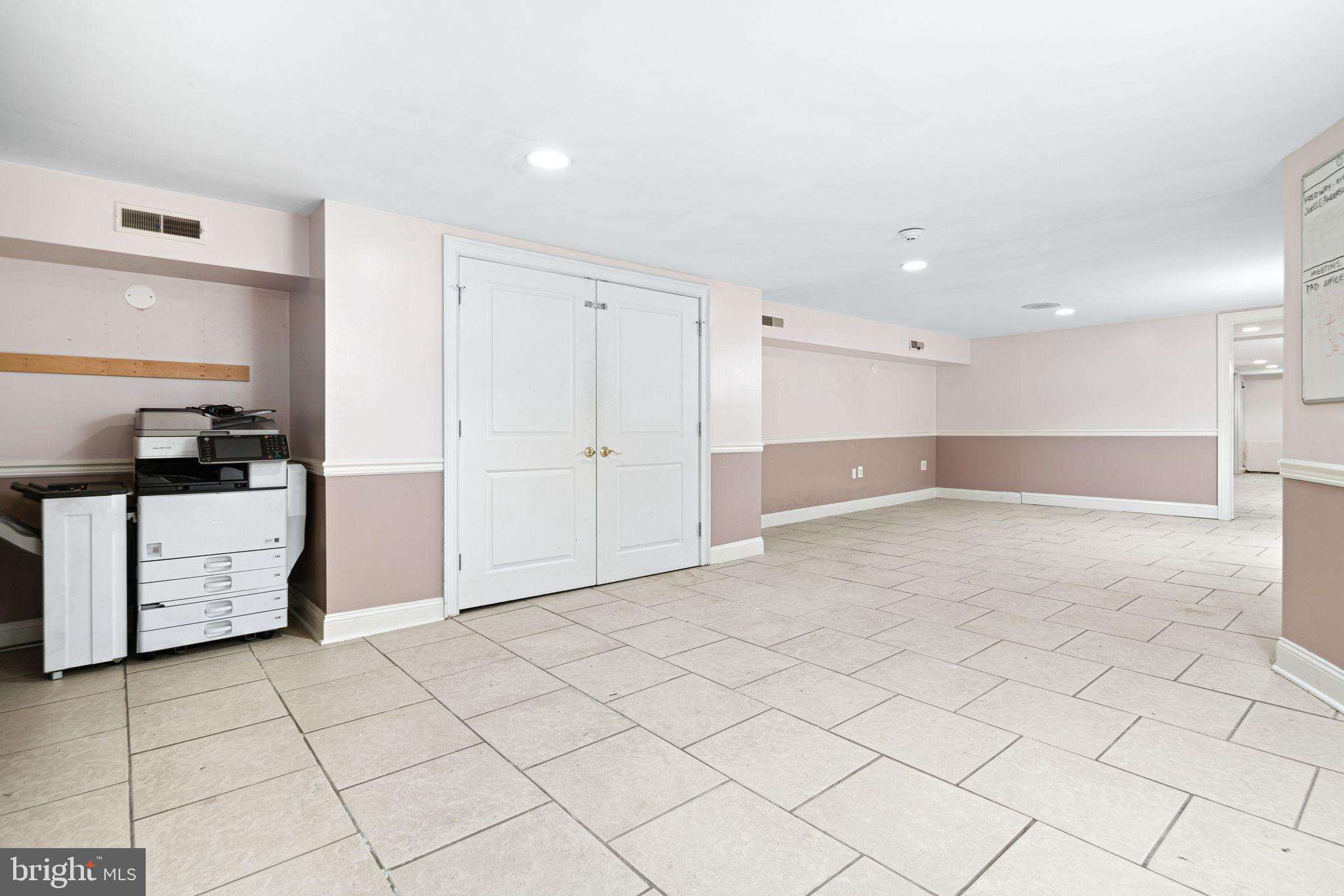 LOWER MOYAMENSING - Commercial Sale