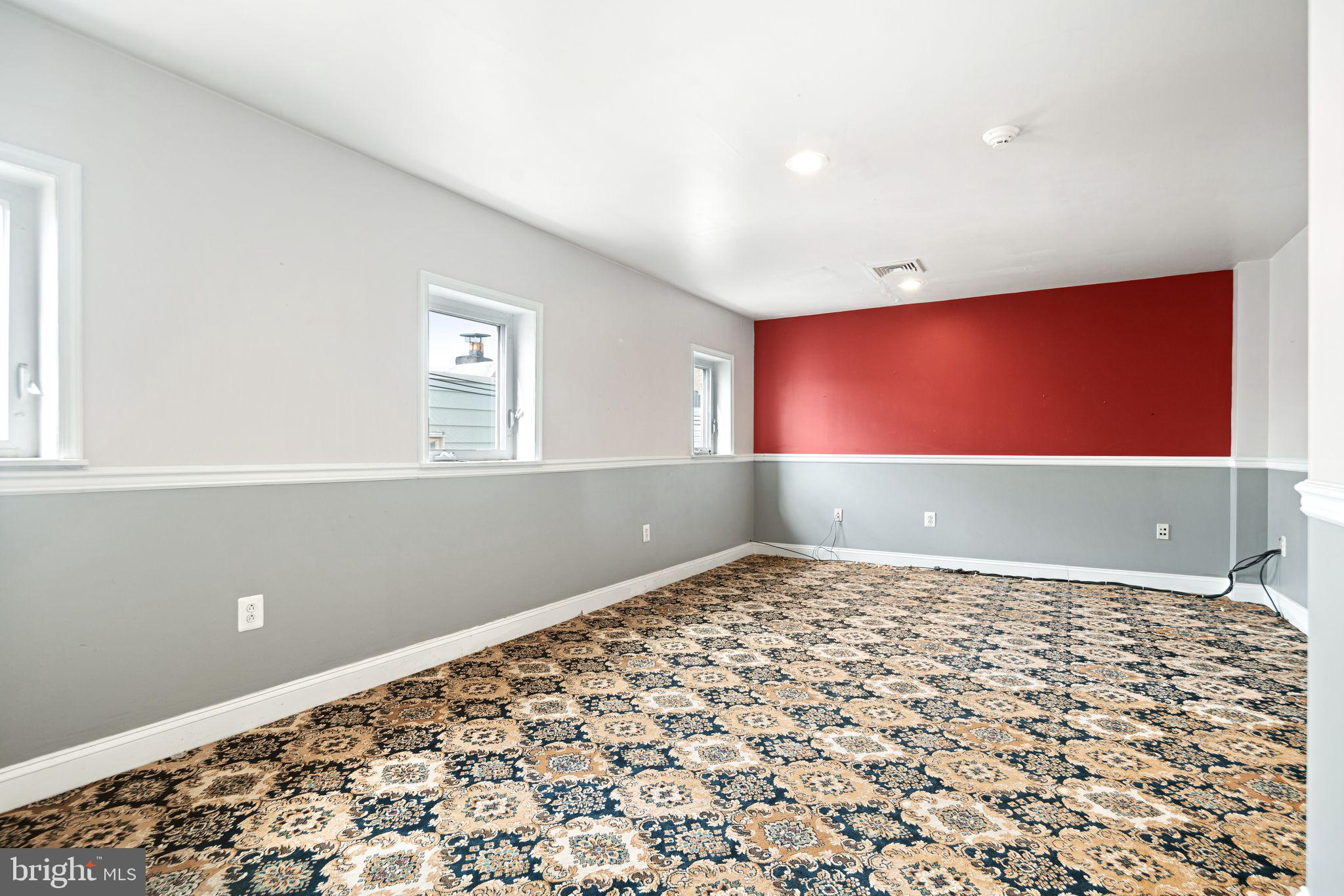 LOWER MOYAMENSING - Commercial Sale