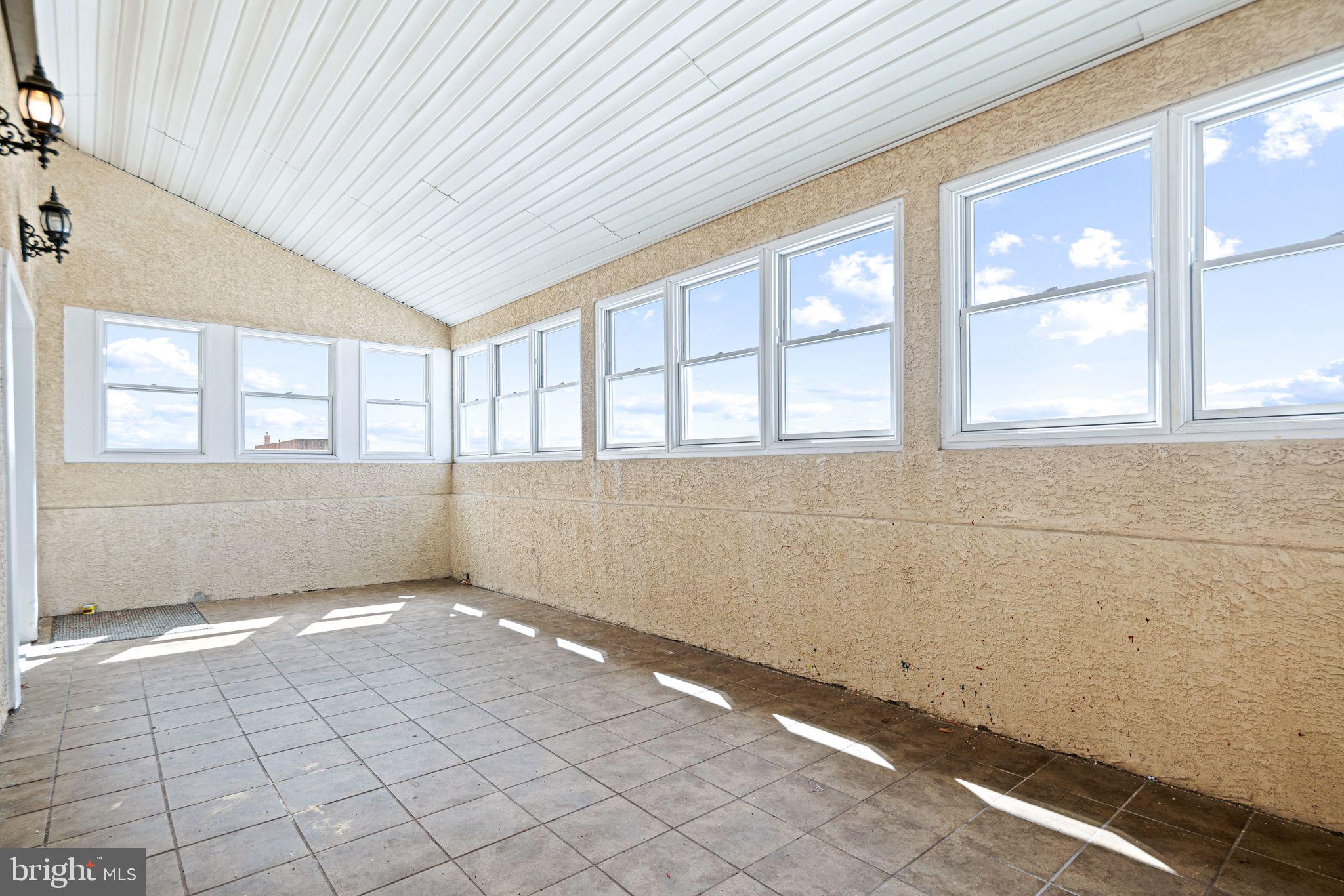 LOWER MOYAMENSING - Commercial Sale