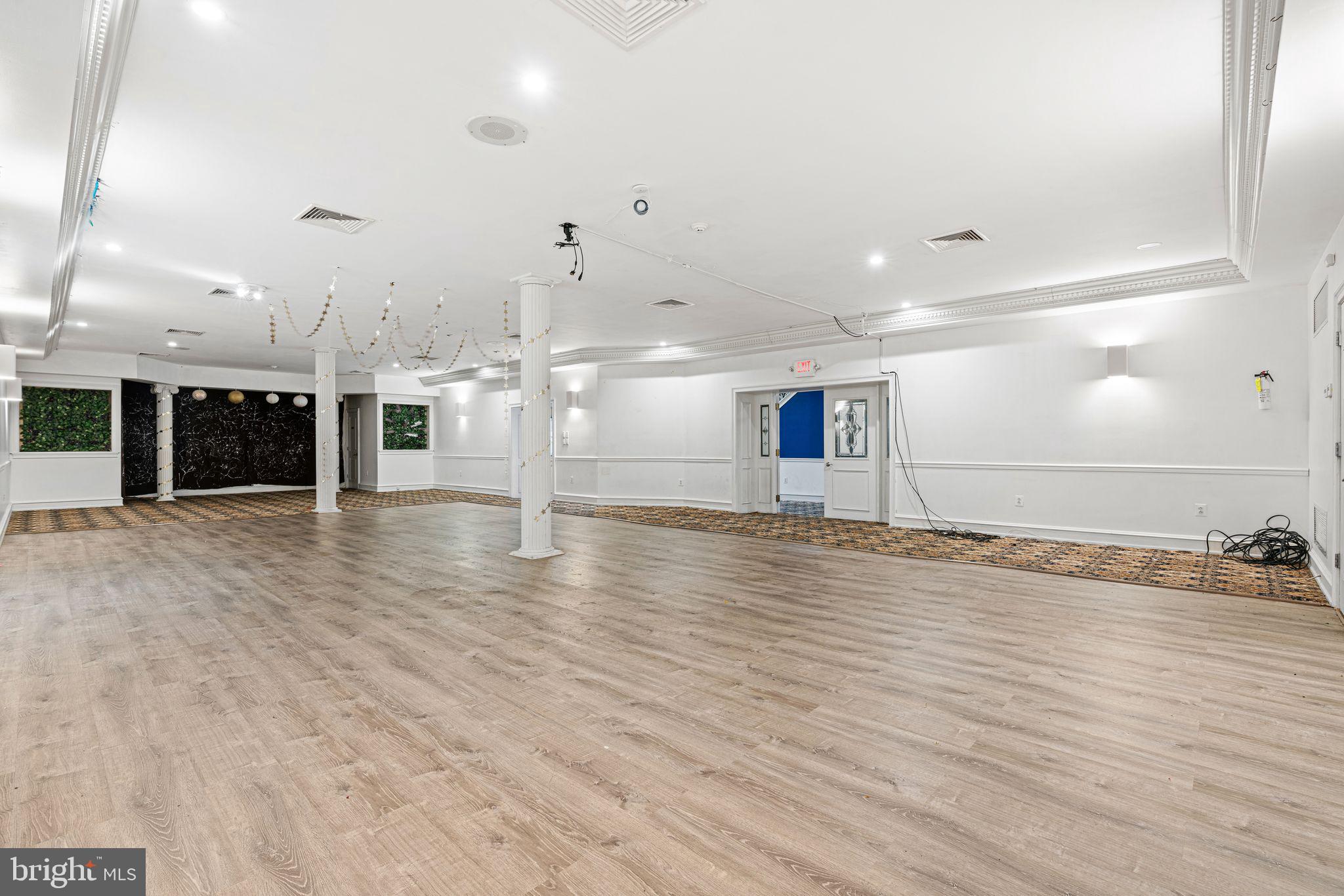 LOWER MOYAMENSING - Commercial Sale