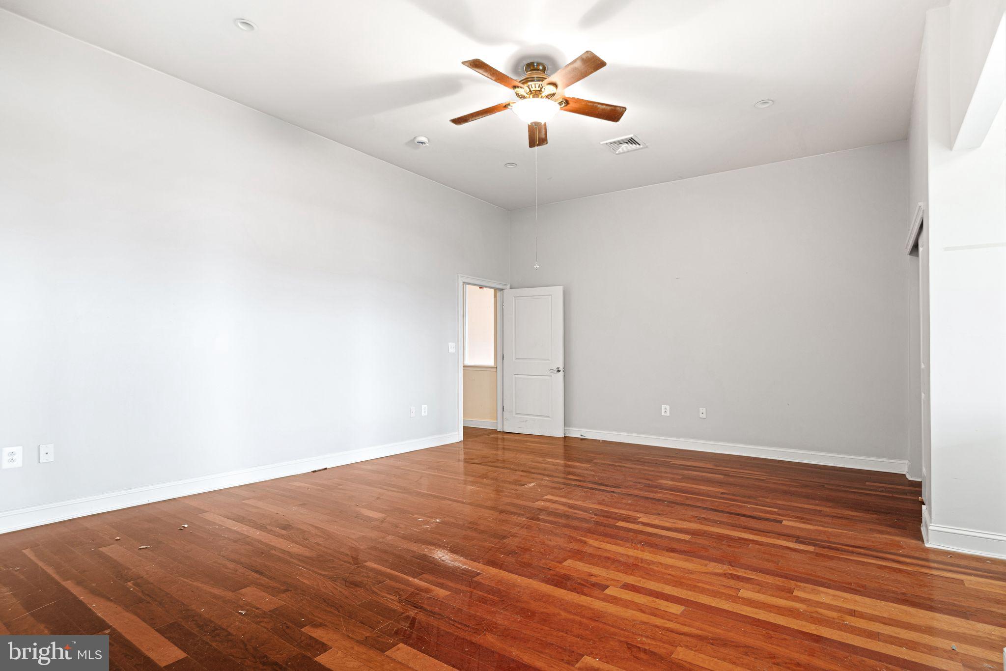 LOWER MOYAMENSING - Commercial Sale