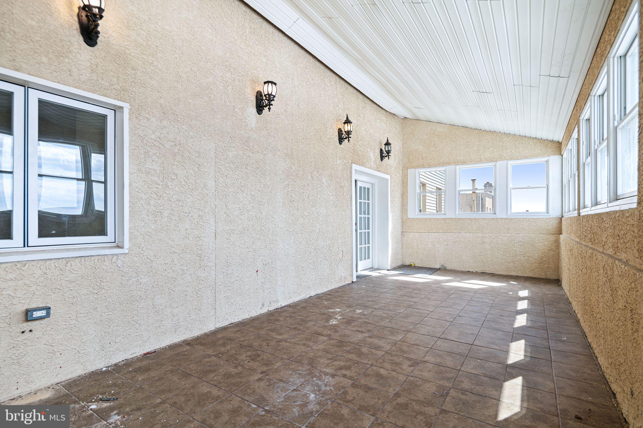 LOWER MOYAMENSING - Commercial Sale