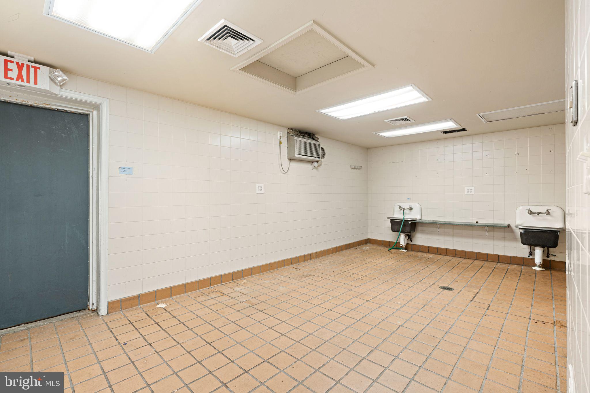 LOWER MOYAMENSING - Commercial Sale