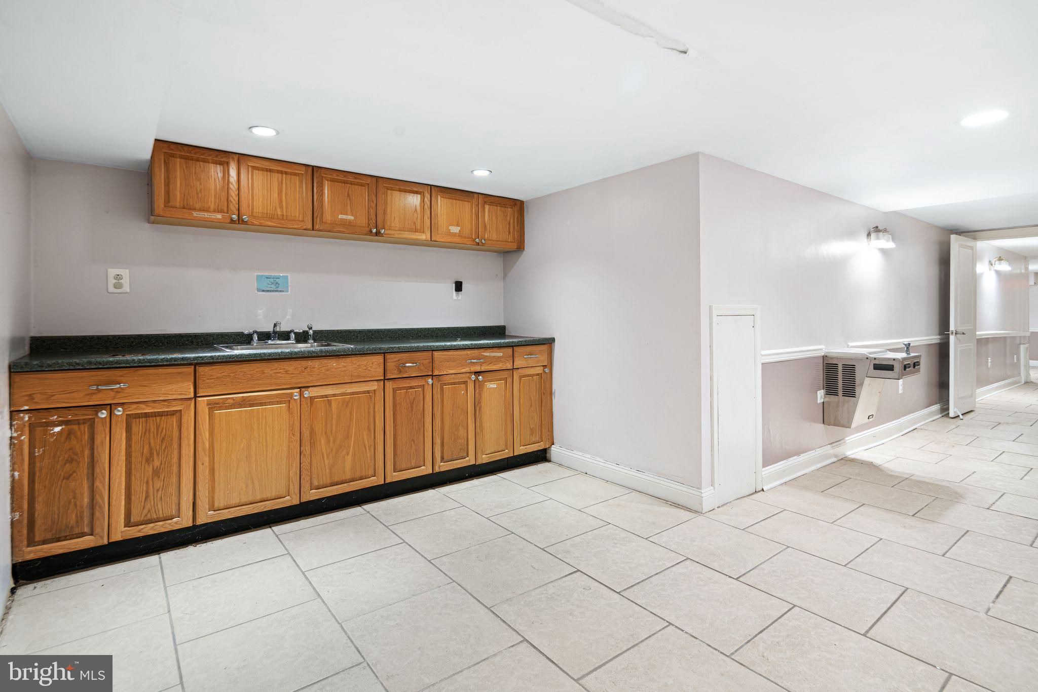 LOWER MOYAMENSING - Commercial Sale